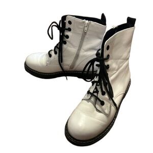 SM New York white roma boots